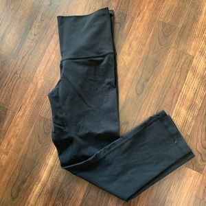 Lululemon black wonder under cropped leggings.